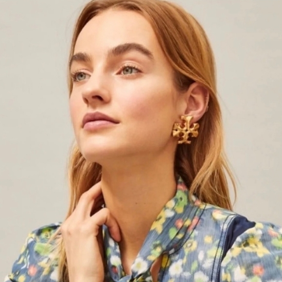 Tory Burch- Large Roxanne Gold Earrings - Picture 2 of 9